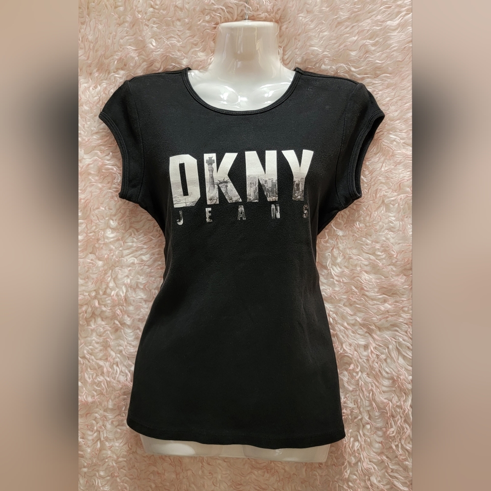 DKNY woman's t-shirt sz M